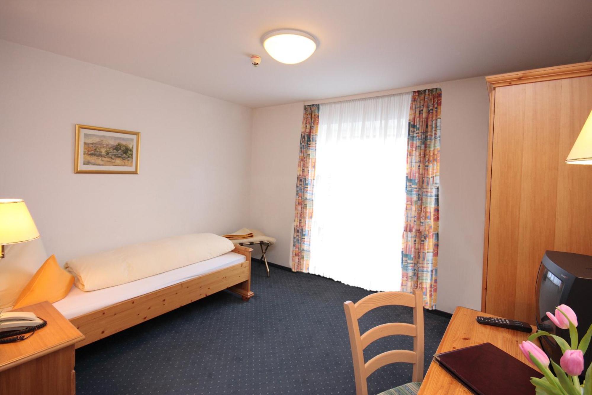 Hotel Trasen Валдкрайбург Екстериор снимка